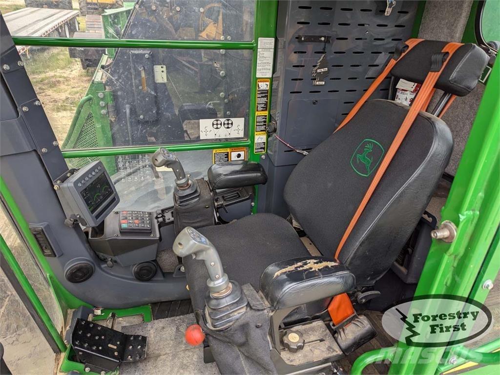 John Deere 853M 伐木歸堆機