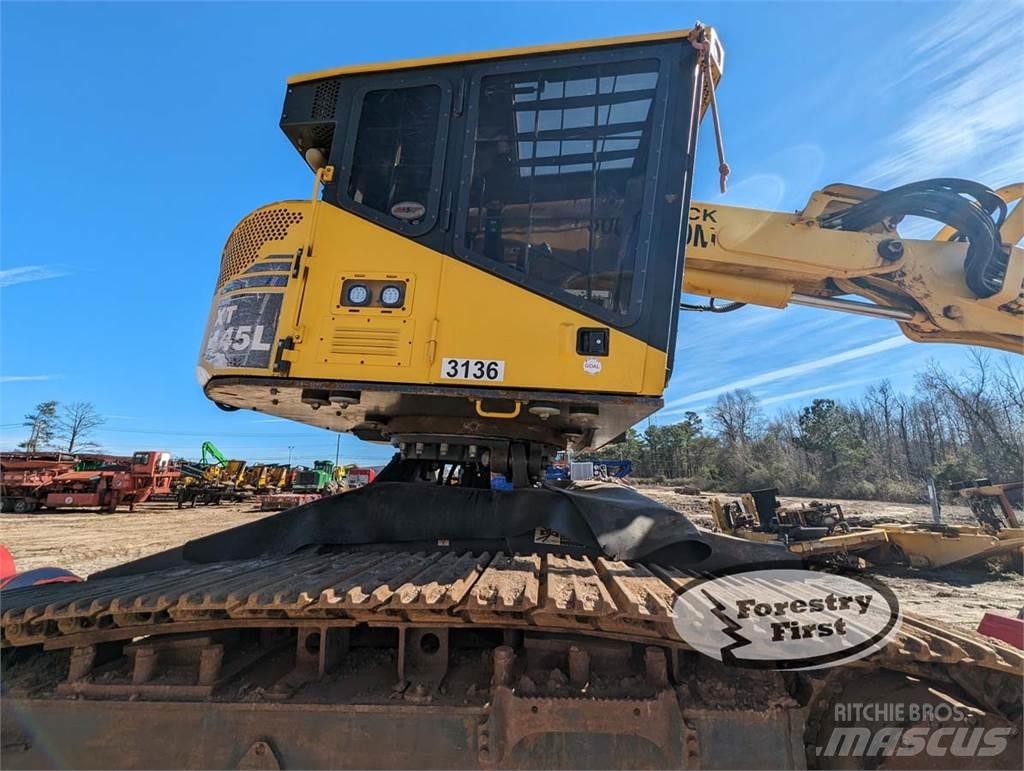 Komatsu XT445L-3 伐木歸堆機