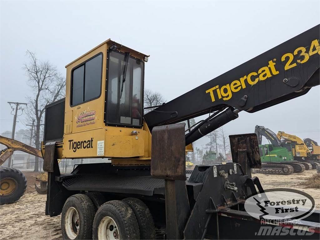 Tigercat 234 鉗式裝載機