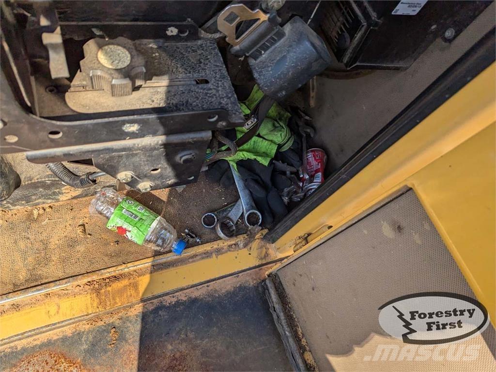 Tigercat 234 鉗式裝載機
