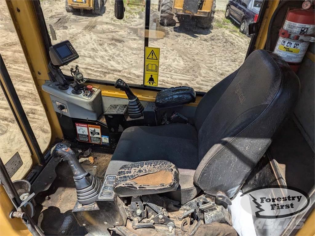 Tigercat 234B 鉗式裝載機