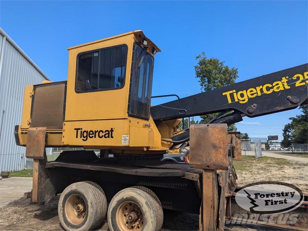 Tigercat 250D 鉗式裝載機