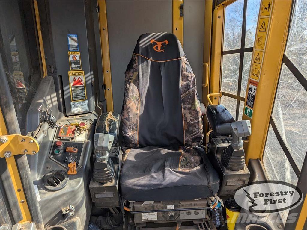 Tigercat 822D 伐木歸堆機