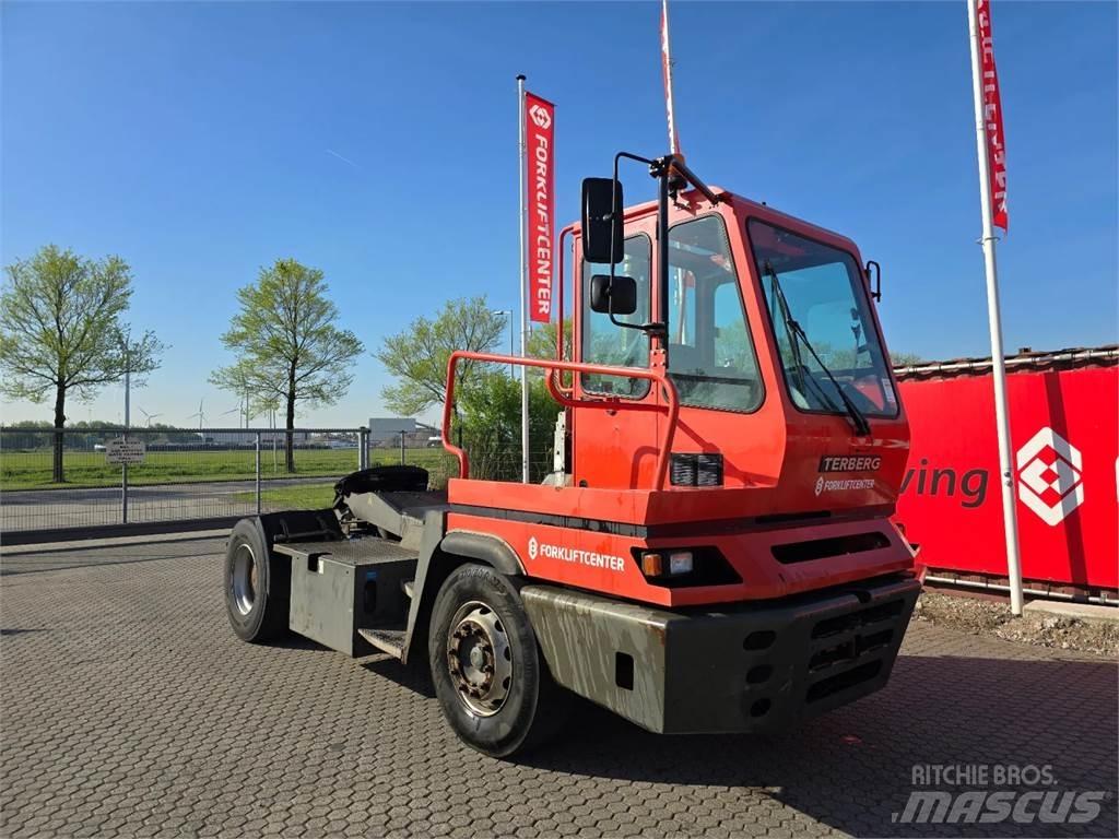 Terberg YT182 終端式曳引機
