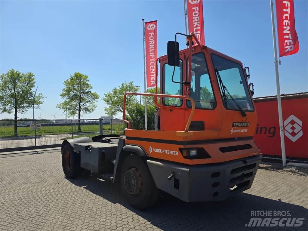 Terberg YT182 終端式曳引機