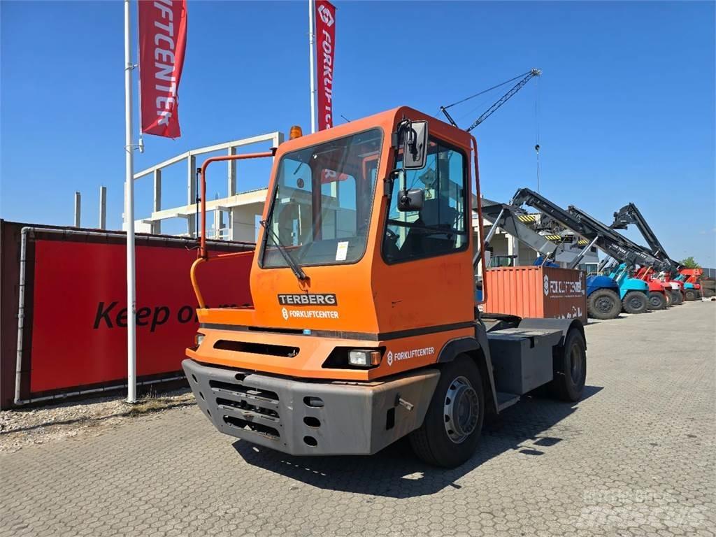 Terberg YT182 終端式曳引機
