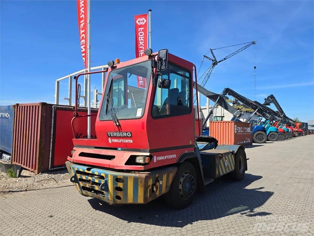 Terberg YT222 終端式曳引機