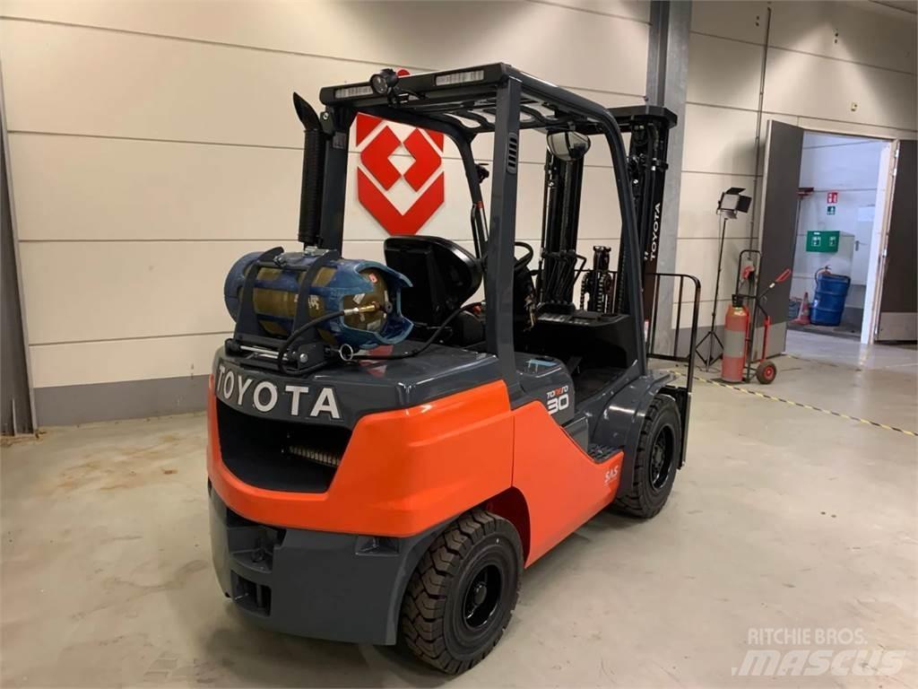 Toyota 02-8FGF30 液化石油氣LPG卡車