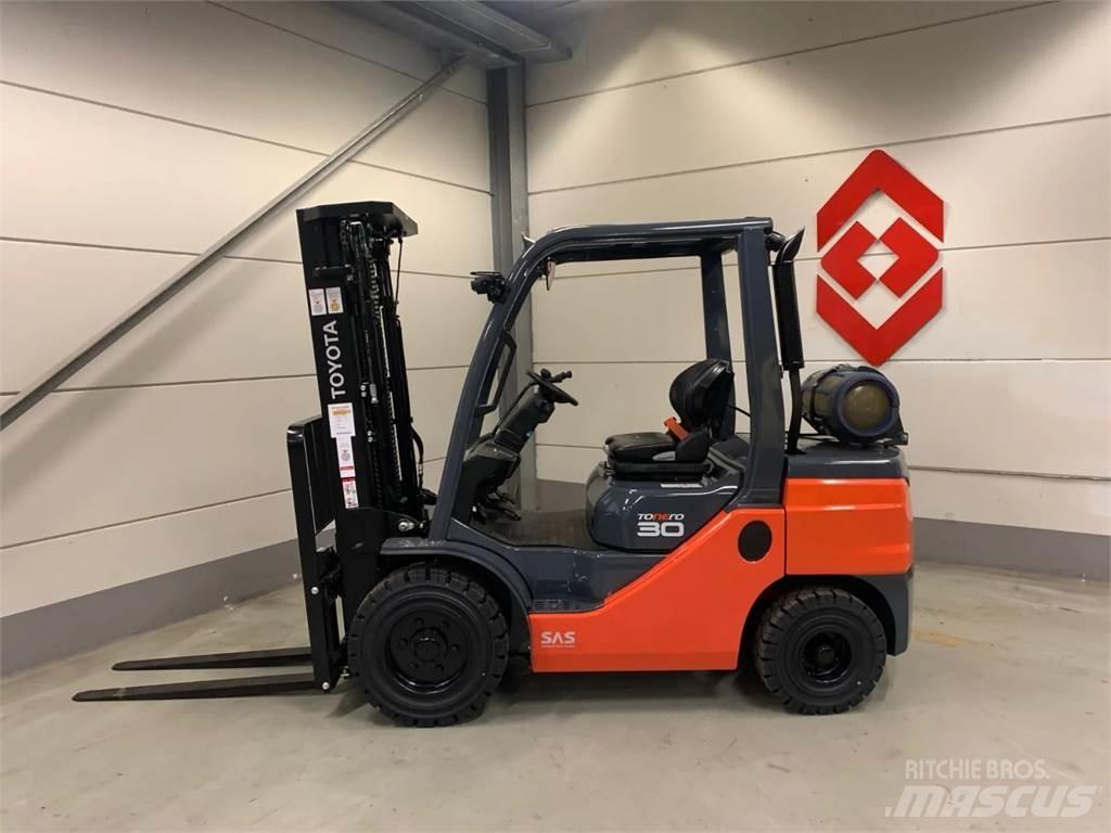 Toyota 02-8FGF30 液化石油氣LPG卡車