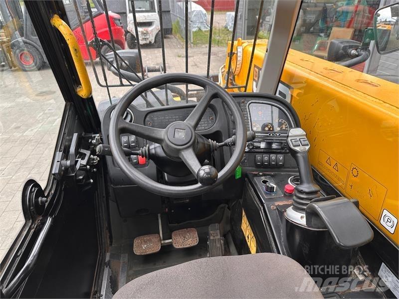 JCB 525-60 伸縮臂操作車