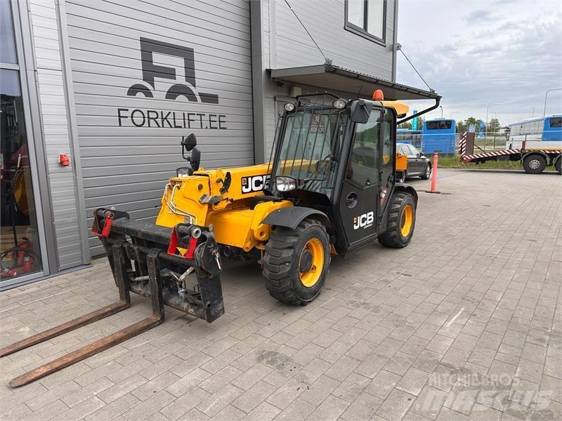 JCB 525-60 伸縮臂操作車