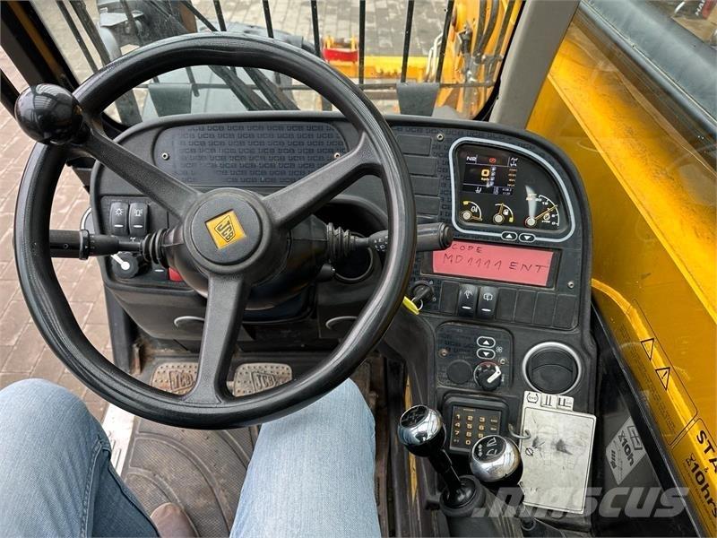 JCB 535-95 伸縮臂操作車