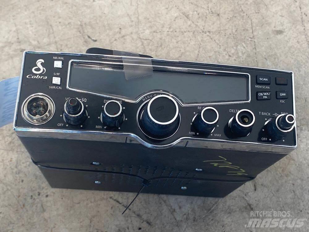 Cobra 29LX 電子設備