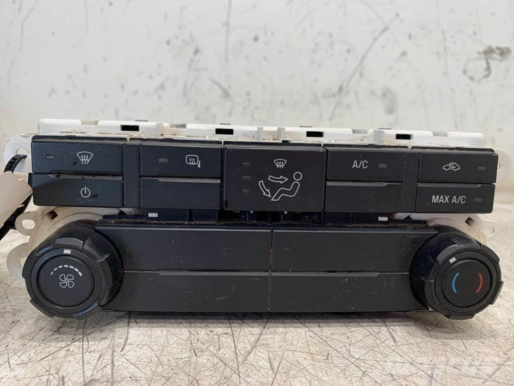 Ford F-550 電子設備