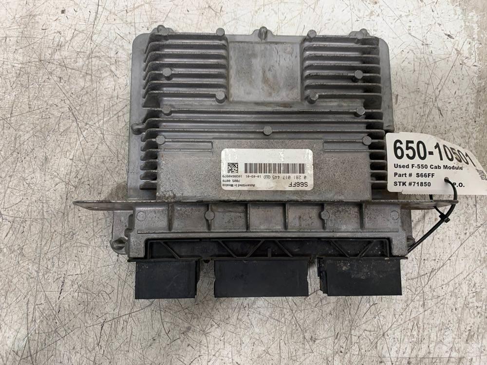 Ford F-550 駕駛室與內部