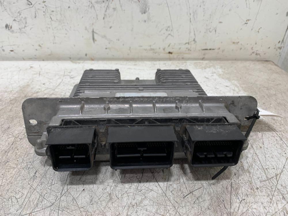 Ford F-550 駕駛室與內部