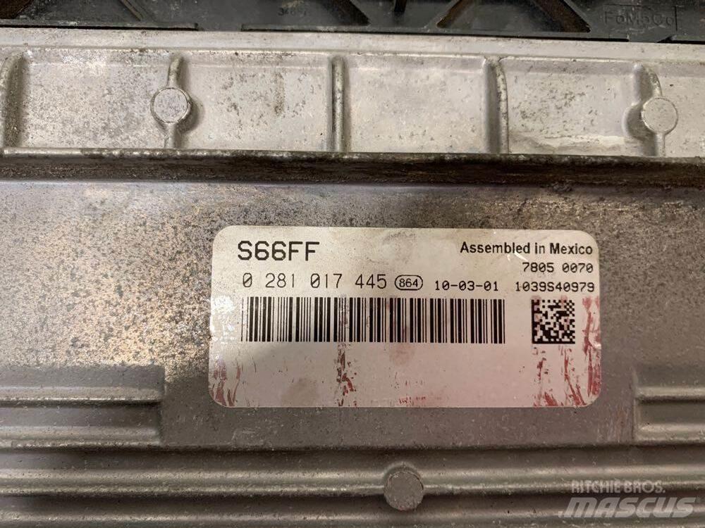Ford F-550 駕駛室與內部