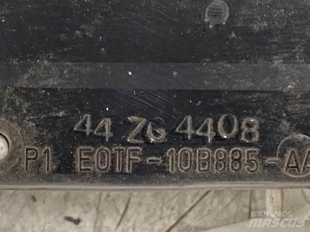 Ford F-800 其他組件
