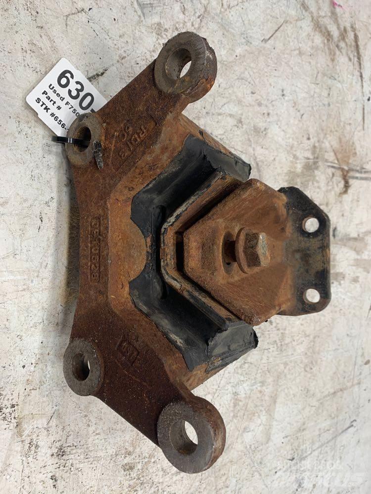 Ford F750 駕駛室與內部