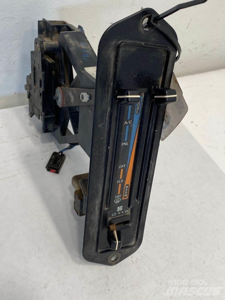 Ford LTA 電子設備