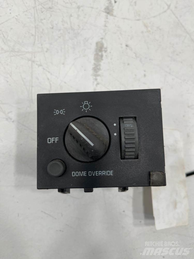 GMC C6500 電子設備