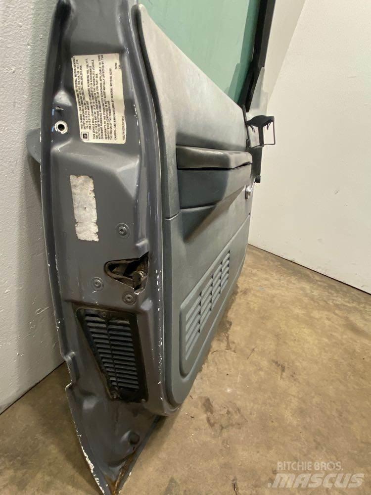 GMC C7500 其他組件