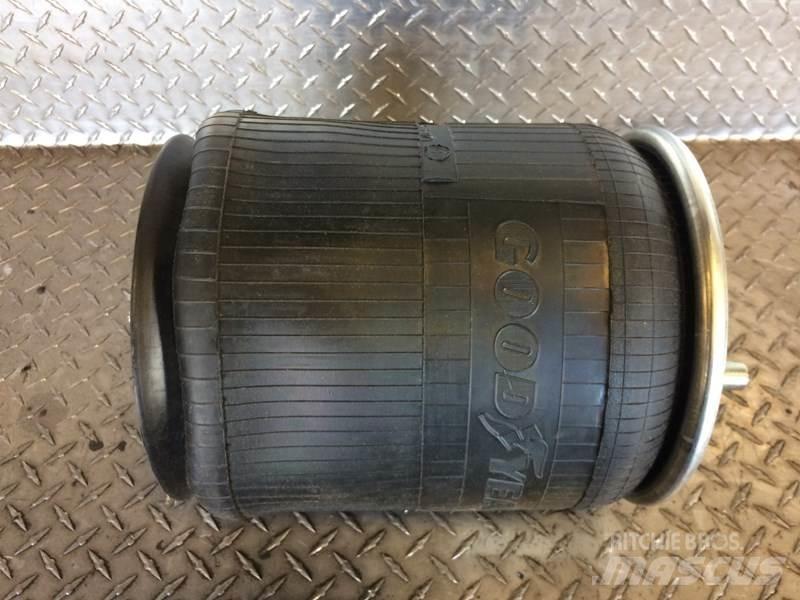 Goodyear  底盤和懸架