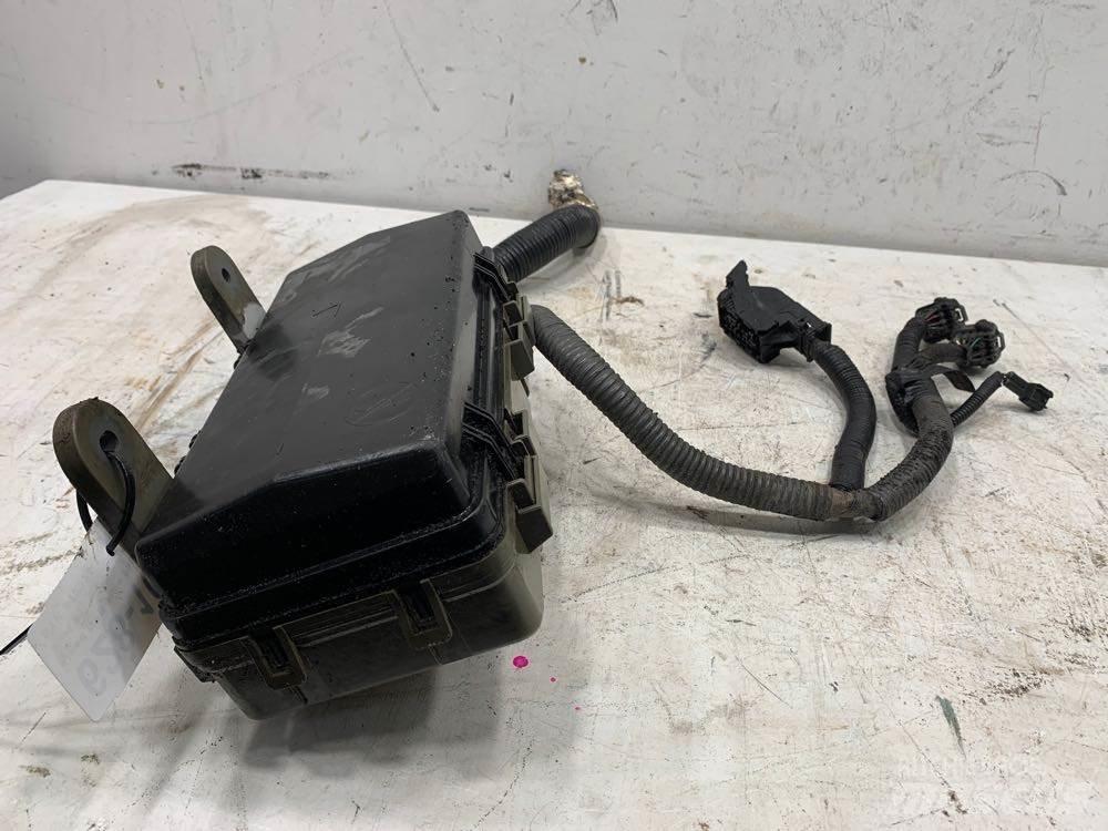 Isuzu NPR 電子設備