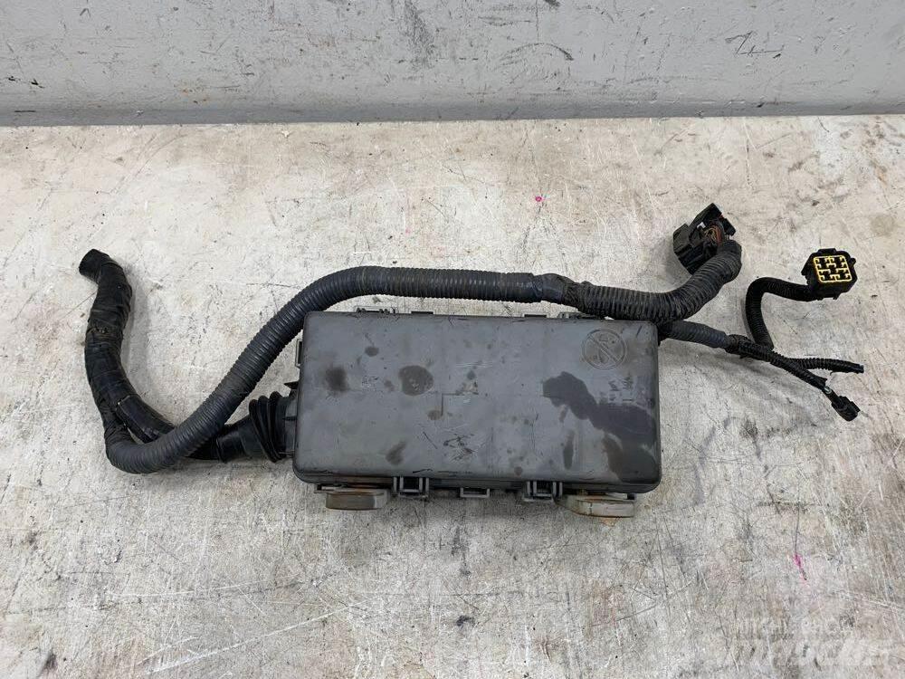Isuzu NPR 電子設備