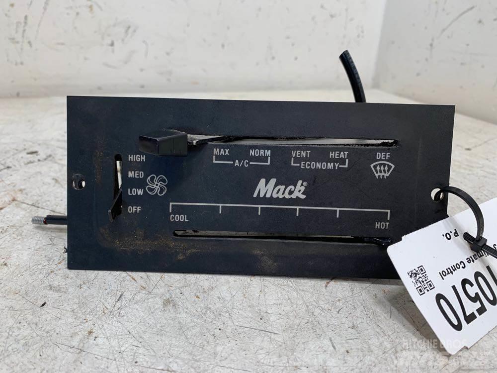 Mack CV713 電子設備
