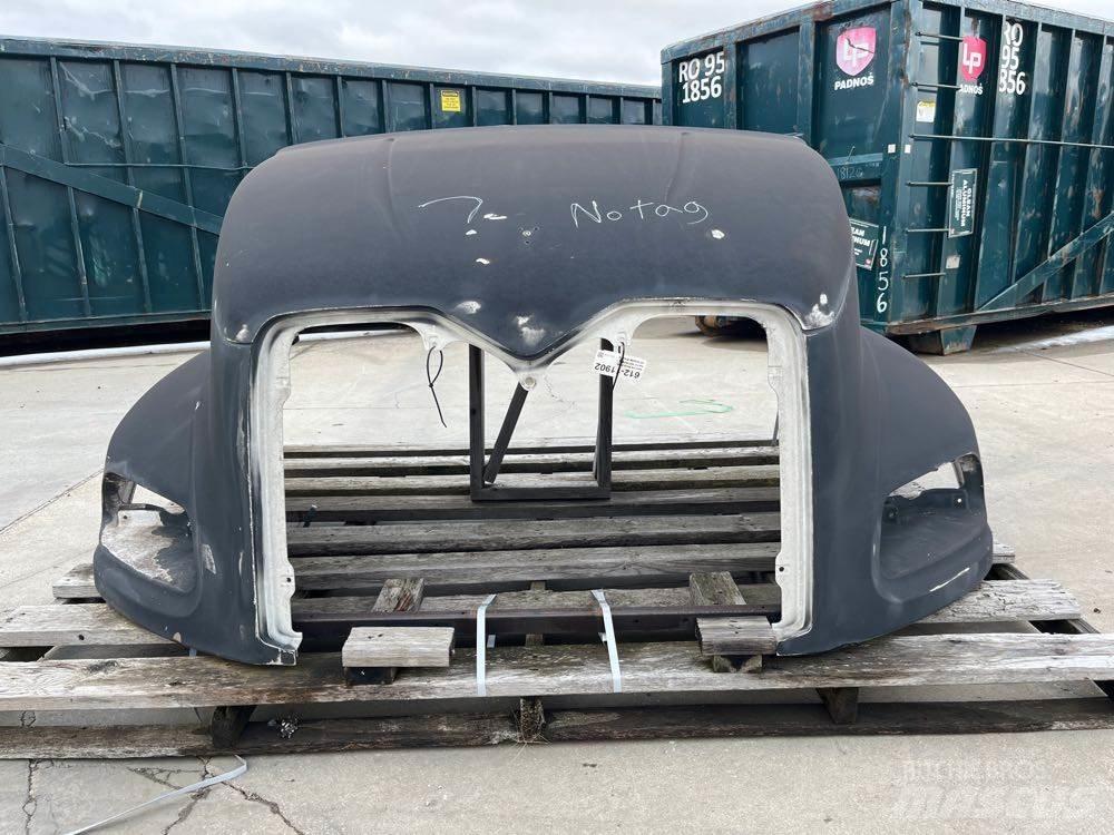 Mack CX 駕駛室與內部