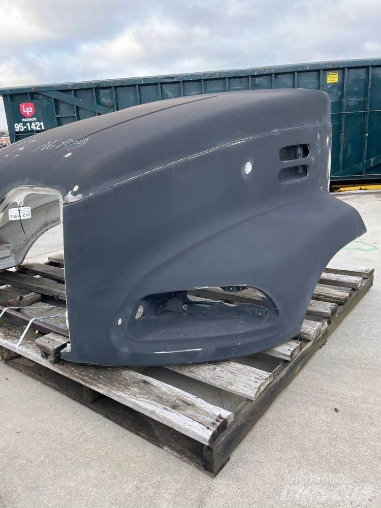 Mack CX 駕駛室與內部