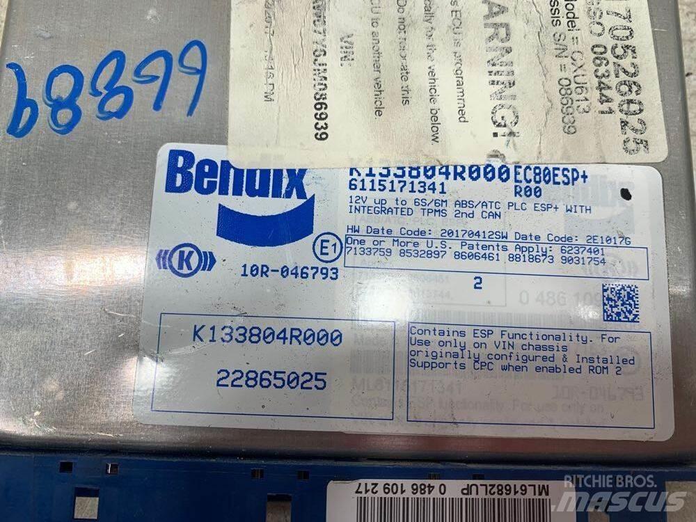 Mack CXU 電子設備