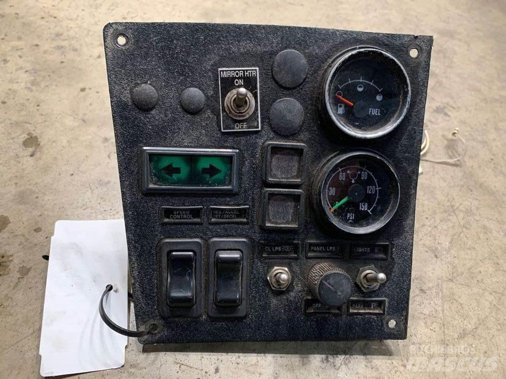 Mack RD 電子設備