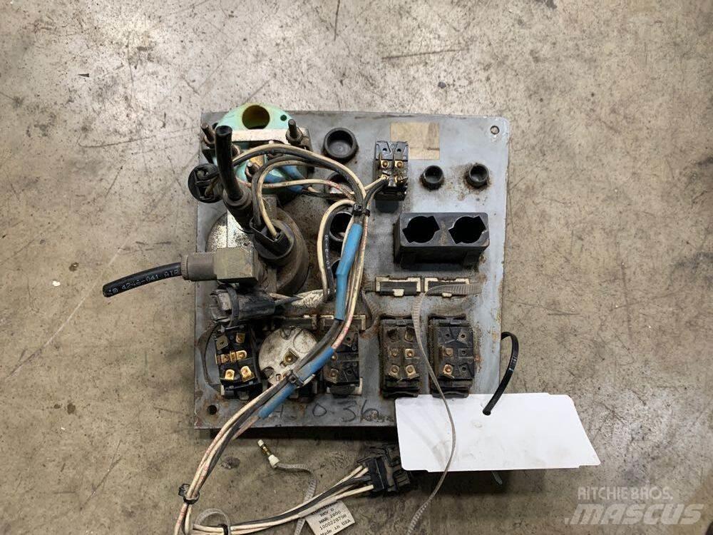 Mack RD 電子設備