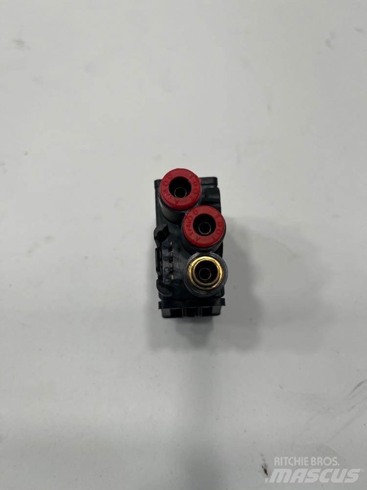 Paccar  電子設備