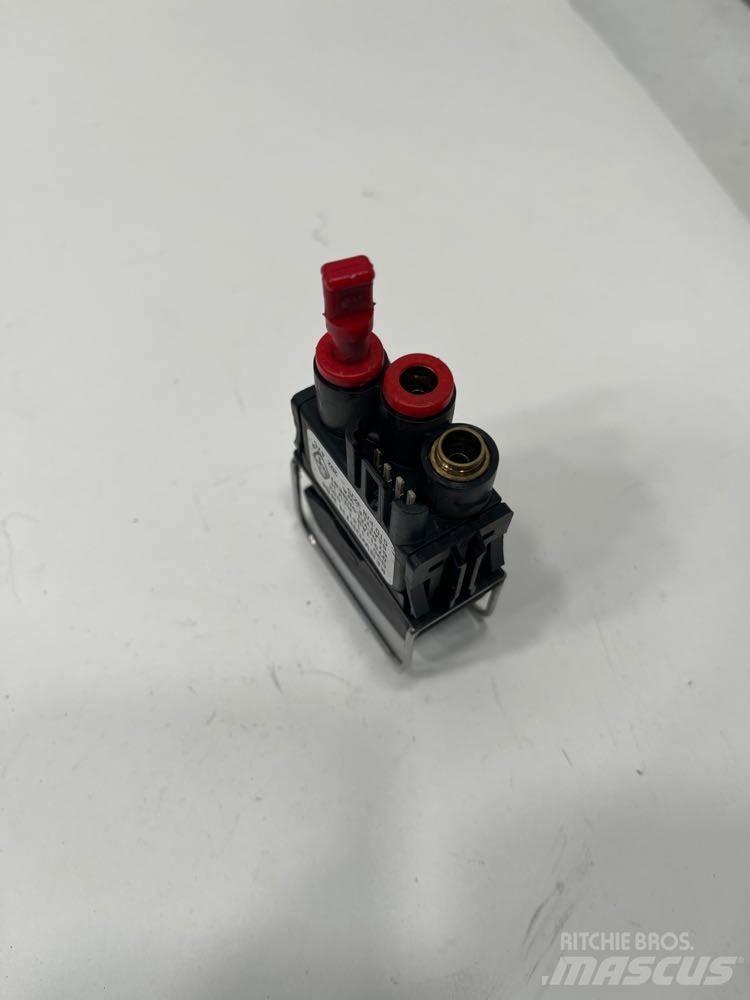 Paccar  電子設備