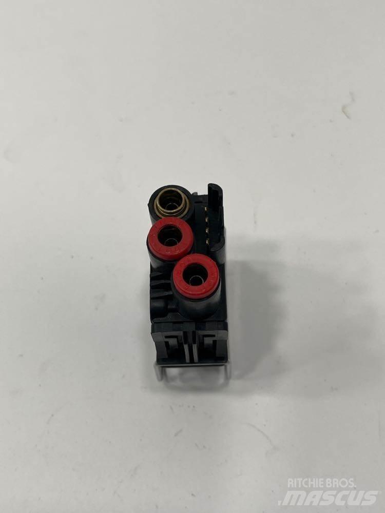 Paccar  電子設備