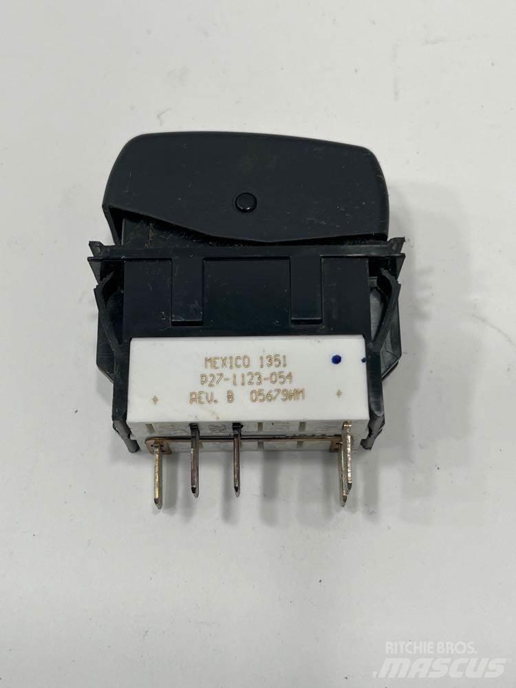 Paccar  電子設備