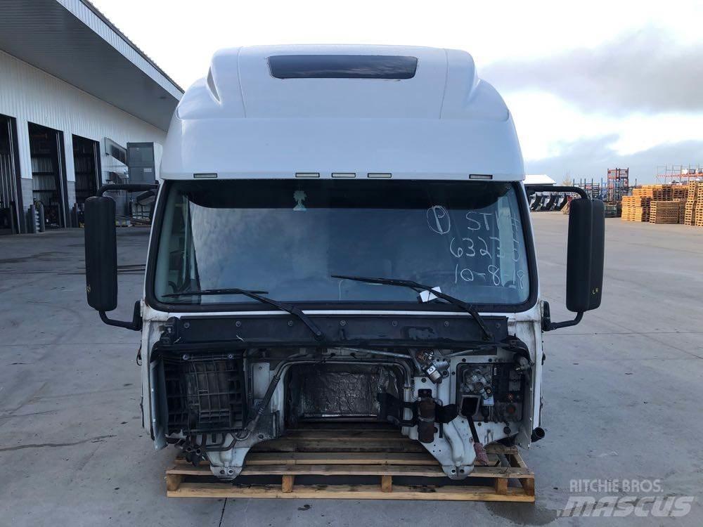 Volvo VNL 駕駛室與內部