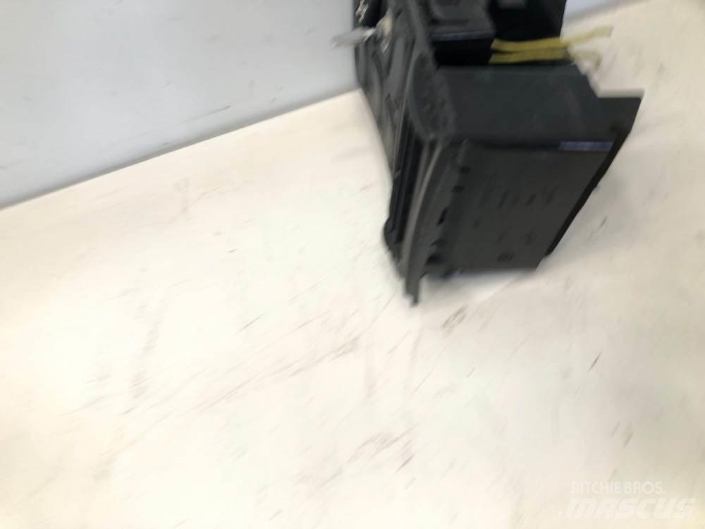 Volvo VNL 電子設備