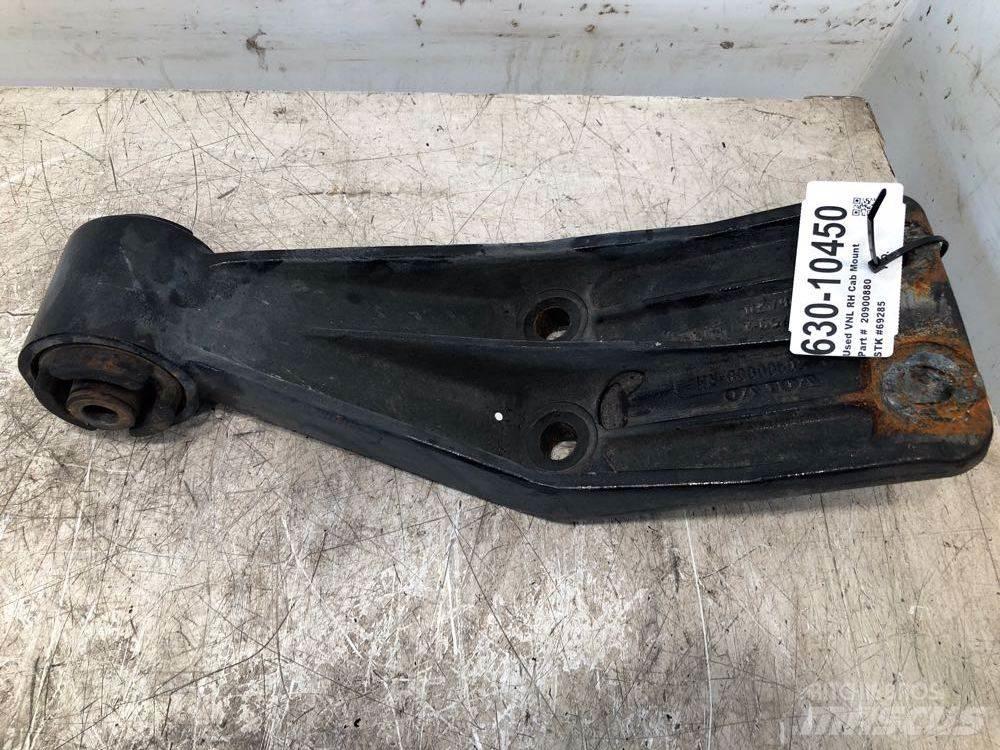Volvo VNL 駕駛室與內部