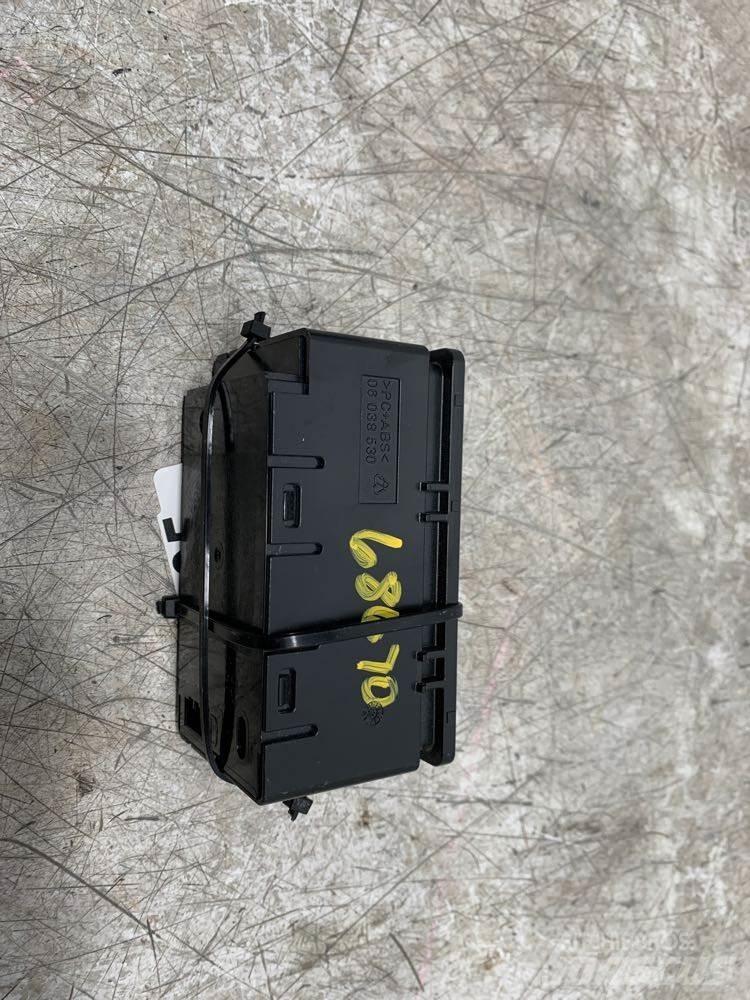 Volvo VNL 電子設備