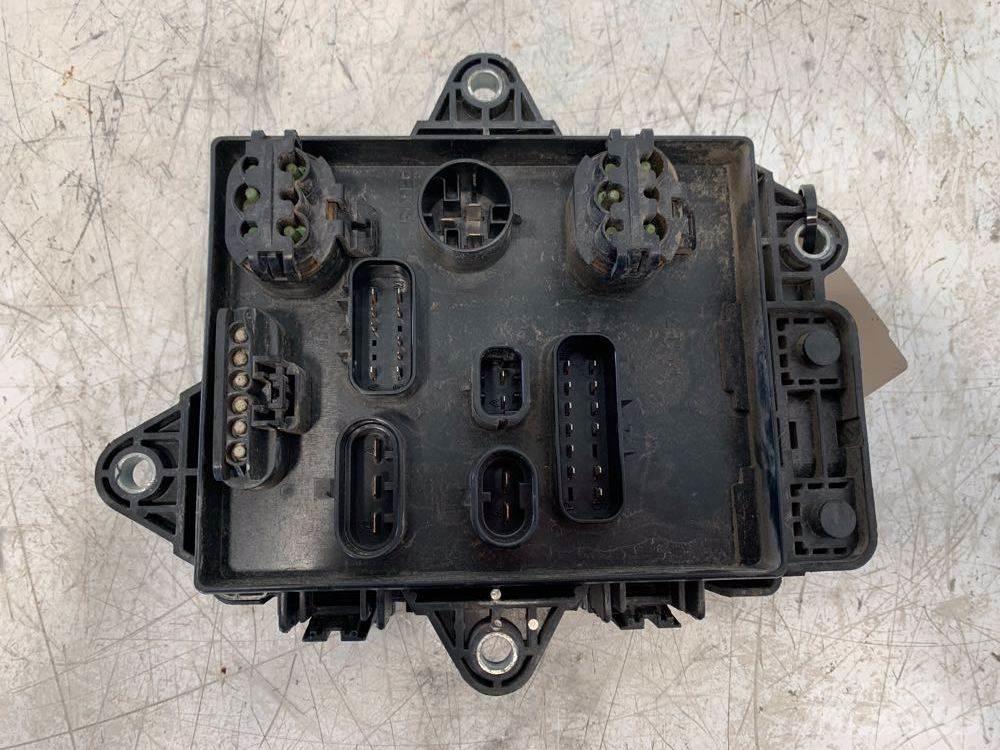 Volvo VNL 電子設備