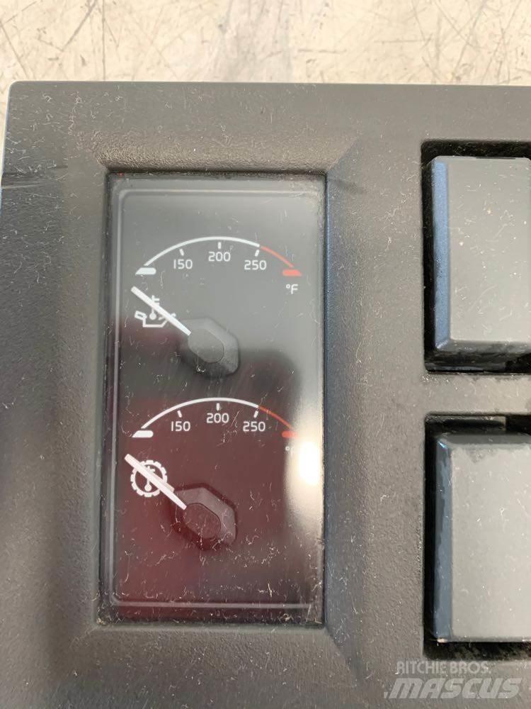 Volvo VNL 電子設備
