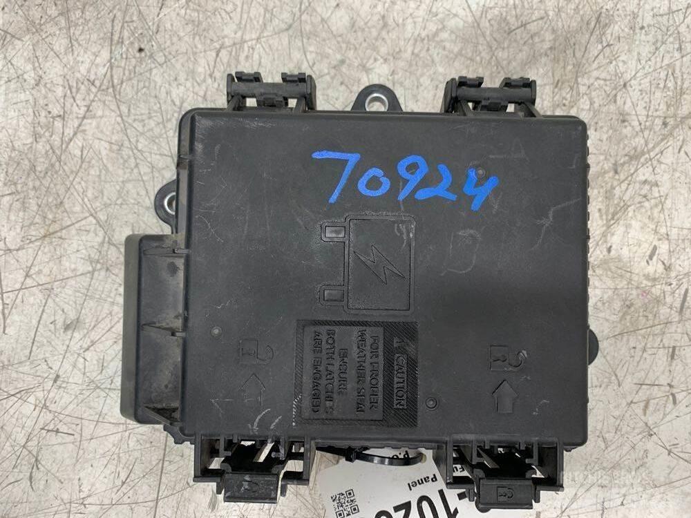 Volvo VNL 電子設備