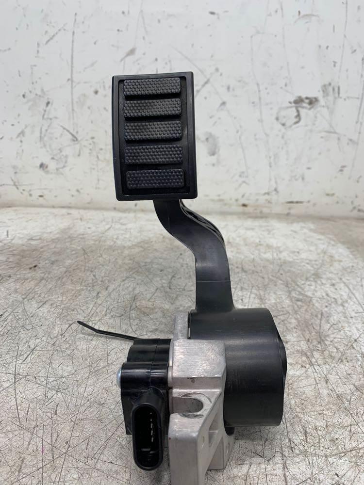 Volvo VNL 其他組件