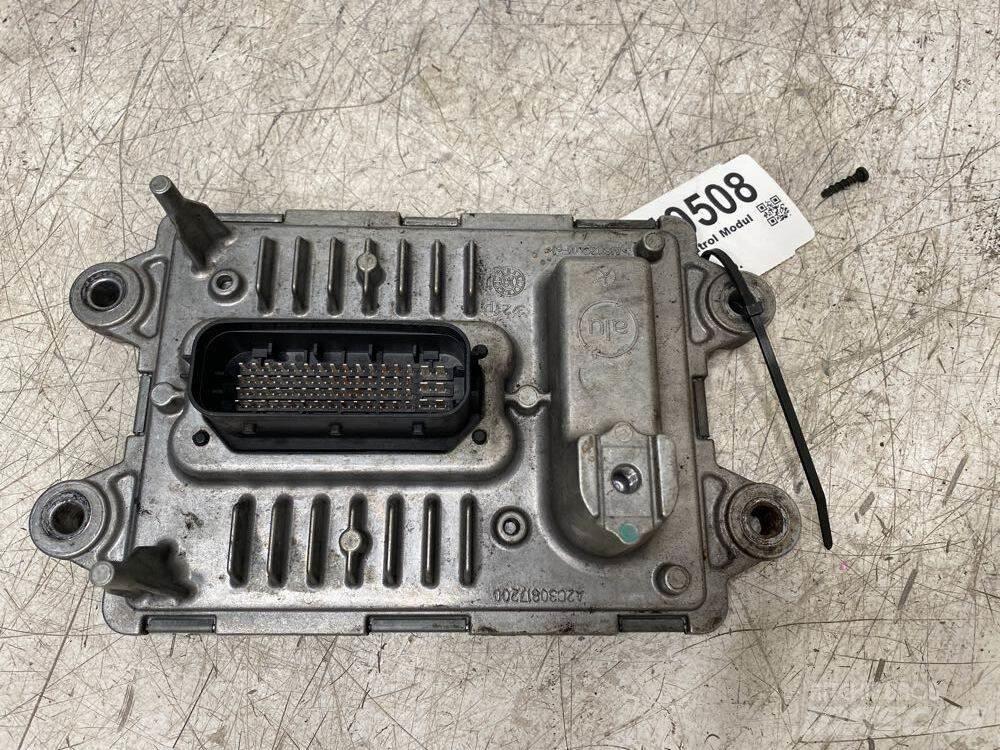 Volvo VNL 駕駛室與內部