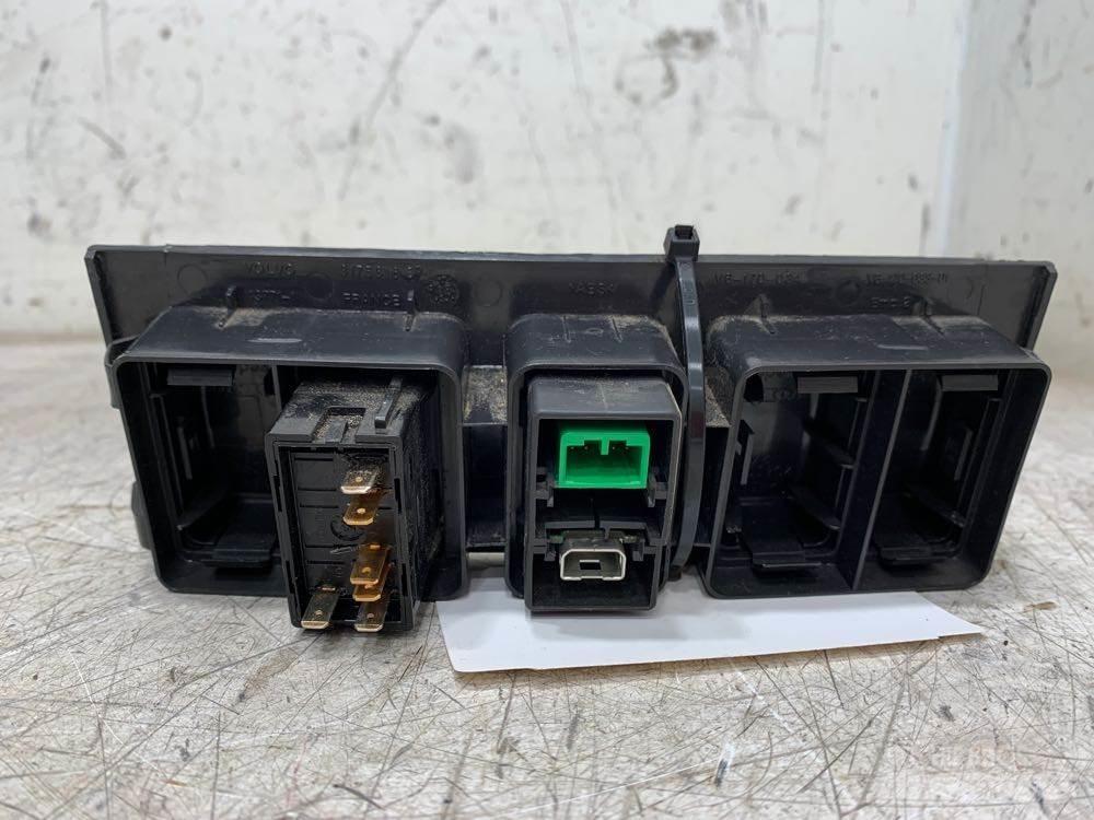 Volvo VNL 電子設備