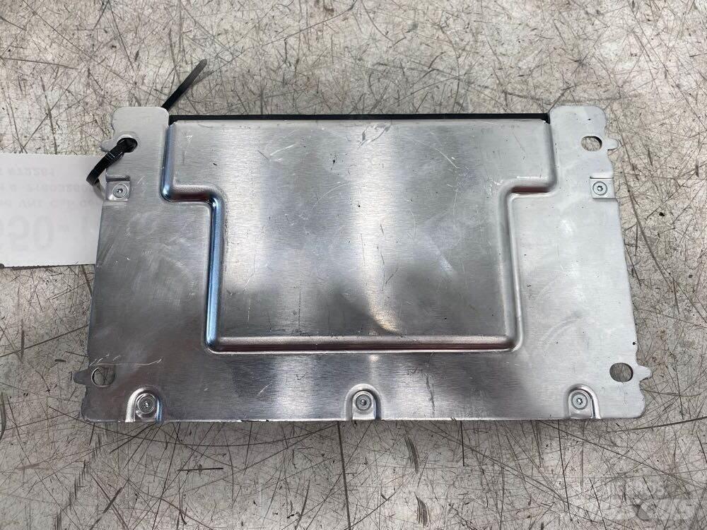 Volvo VNL 駕駛室與內部
